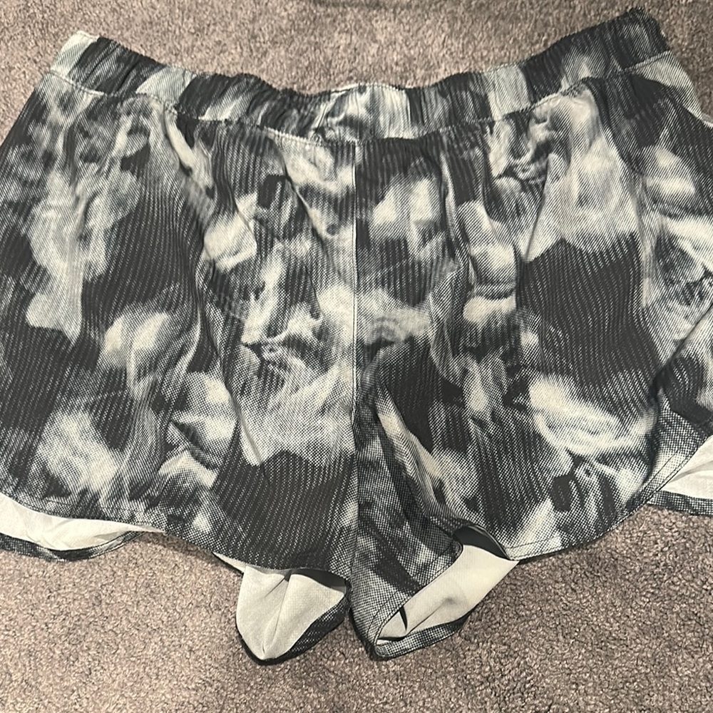Old Navy Active Stylish Black and Gray Women's Athletic Running Shorts Large NWT